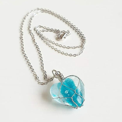 GLOWING CRYSTAL HEART NECKLACE | GLOYEE™